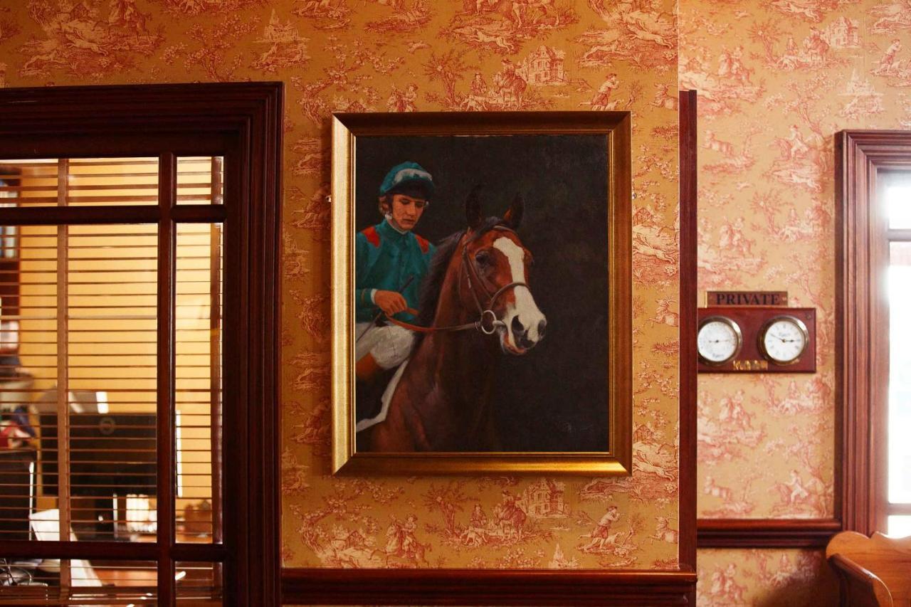 Horse & Jockey Hotel Хорс-энд-Джоки Экстерьер фото